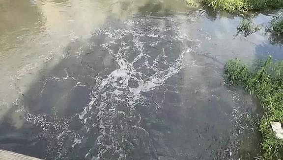 高能改性纖維球濾料廠家多地黑臭水體返黑返臭!上億巨額投資“打了水漂”?