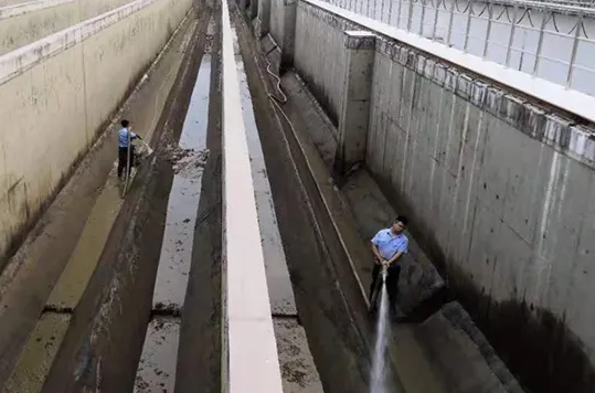 全新蜂窩斜管填料生產(chǎn)廠家干貨 | 沉淀池底部的淤泥如何清理?