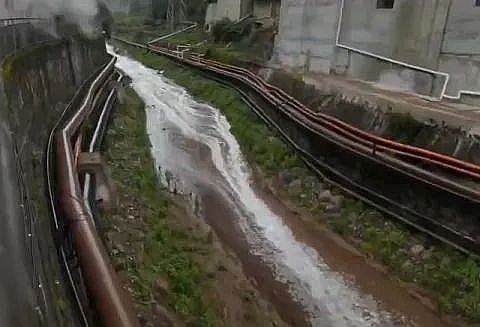 特種噴霧干燥聚合硫酸鐵SPFS生產(chǎn)廠家貴州茅臺鎮(zhèn)一酒廠火災(zāi)導(dǎo)致上百噸醬酒流入河中?對環(huán)境影響幾何?